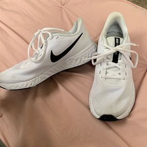 Nike Revolution 5